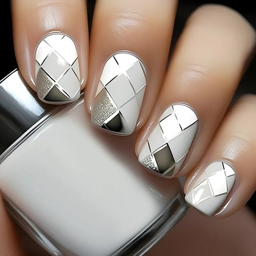24pcs Short Round Press-On Nails – French Sparkling Pearl White with Wavy Design