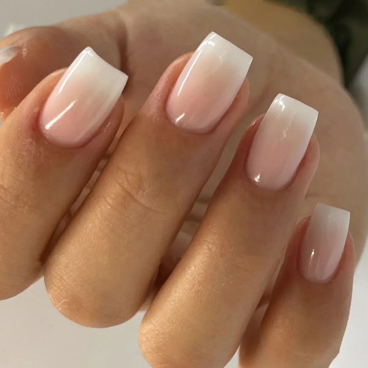 Glossy Press on Nails Set Short Oval Shiny Gradient French Nail Art
